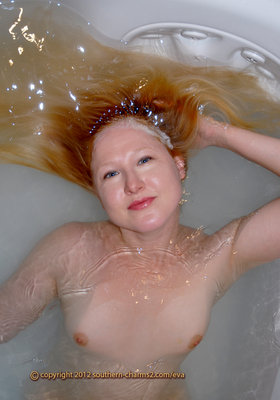 shampoo wet blonde hair