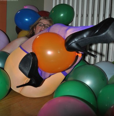 update 134: 6 inch stilettos, orange tights with purple fishnet thigh highs &amp; orange balloon being squished